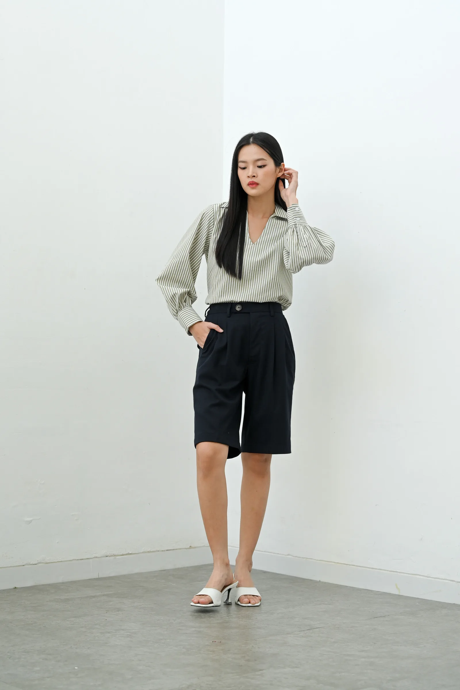Navy Short Lily Classic Pant, photo 5 of 6